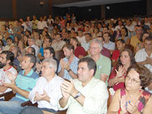 Populao e autoridades prestigiam a posse dos integrantes do Frum da Agenda 21 Local de Terespolis - Foto: Roberto Ferreira