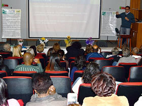 Carlos Dias faz palestra em evento pelos 17 anos do Grupo Amor Exigente em Terespolis - Foto: PMT