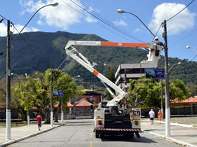 A equipe trabalhou nos postes da Praa Higino da Silveira, onde funciona a Feirinha - Foto: AsCom PMT