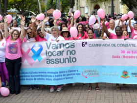 Caminhada Vamos Tocar no Assunto dentro da campanha Outubro Rosa - Foto: AsCom PMT