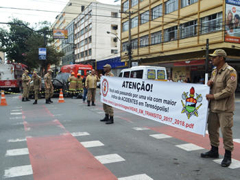 Campanha de conscientizao sobre segurana no trnsito une Guarda Civil Municipal e Corpo de Bombeiros - Foto: AsCom PMT